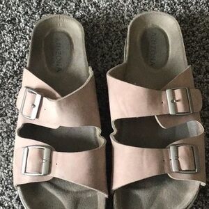 Arizona Jean Co slip on pink sandals‎ white on the bottom size 9